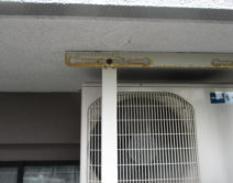 クーラー架台（吊りアングル）２液シリコン樹脂施工邸のBefore（施工前）の様子